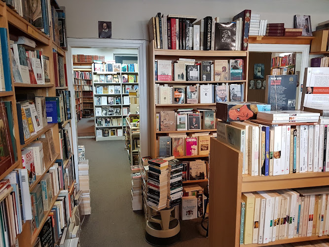 au Lieu du Livre storefront